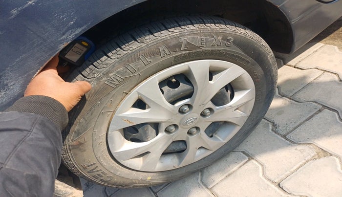 2015 Hyundai Grand i10 SPORTZ 1.2 KAPPA VTVT, Petrol, Manual, 40,369 km, tyre