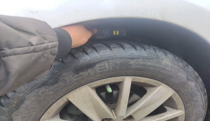 2017 Volkswagen Polo HIGHLINE1.5L, Diesel, Manual, 1,76,272 km, tyre