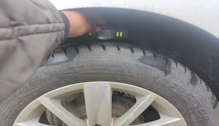 2017 Volkswagen Polo HIGHLINE1.5L, Diesel, Manual, 1,76,272 km, tyre