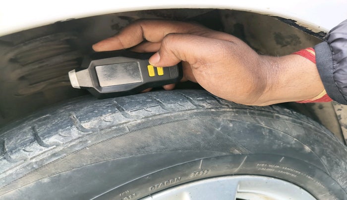 2013 Nissan Sunny XV PETROL, Petrol, Manual, 96,135 km, tyre