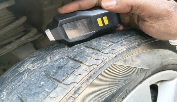 2013 Nissan Sunny XV PETROL, Petrol, Manual, 96,135 km, tyre