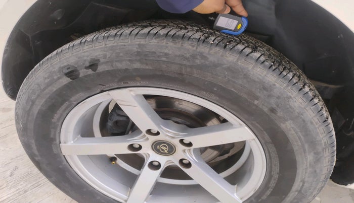 2019 Mahindra XUV500 W5, Diesel, Manual, 97,306 km, tyre