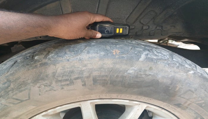 2015 Mitsubishi Pajero Sport 2.5 MT 4X4, Diesel, Manual, 89,295 km, tyre