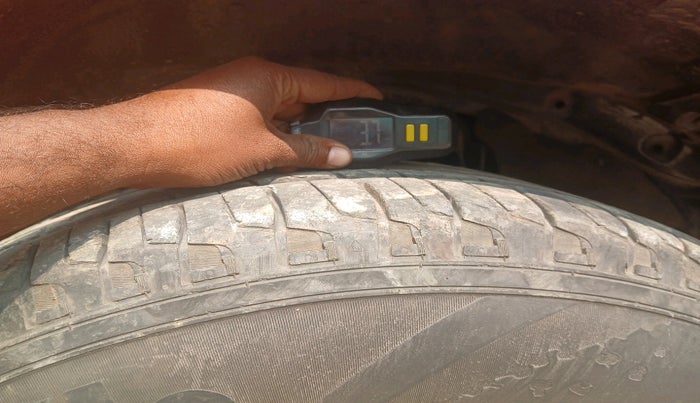 2015 Mitsubishi Pajero Sport 2.5 MT 4X4, Diesel, Manual, 89,295 km, tyre