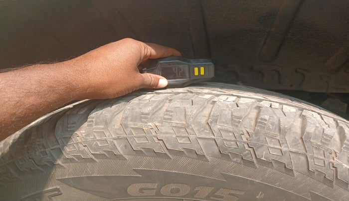 2015 Mitsubishi Pajero Sport 2.5 MT 4X4, Diesel, Manual, 89,295 km, tyre