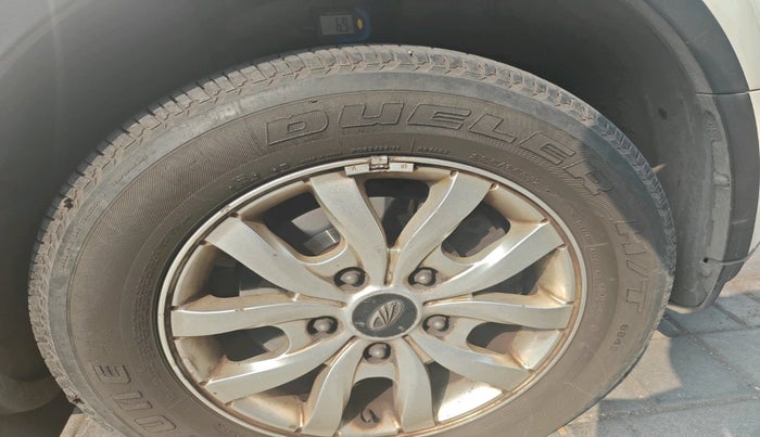 2016 Mahindra XUV500 W10 AT, Diesel, Automatic, 38,647 km, tyre