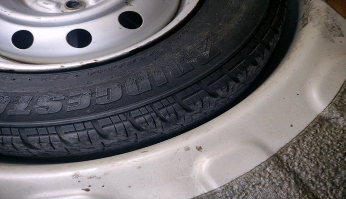 2011 Maruti Swift LXI, Petrol, Manual, 70,913 km, tyre