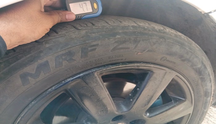 2011 Volkswagen Vento HIGHLINE 1.6 MPI, Petrol, Manual, 64,183 km, tyre