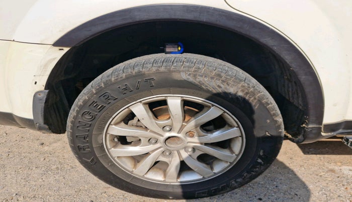 2017 Mahindra XUV500 W10, Diesel, Manual, 1,61,558 km, tyre