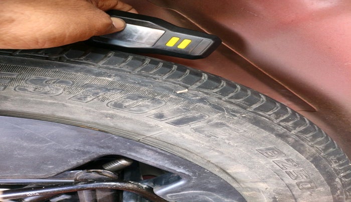 2011 Hyundai i10 MAGNA 1.2, Petrol, Manual, 62,505 km, tyre