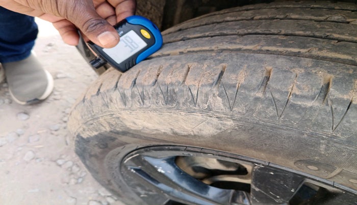 2019 Maruti Vitara Brezza ZDI, Diesel, Manual, 2,01,164 km, tyre