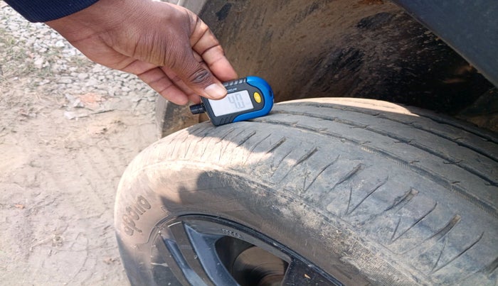 2019 Maruti Vitara Brezza ZDI, Diesel, Manual, 2,01,164 km, tyre