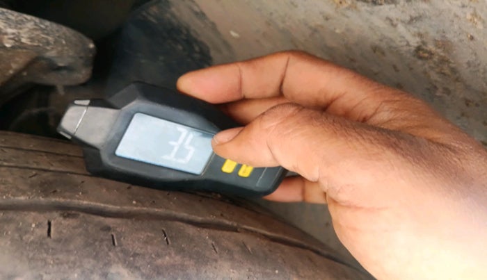 2015 Mahindra XUV500 W10, Diesel, Manual, 1,37,469 km, tyre