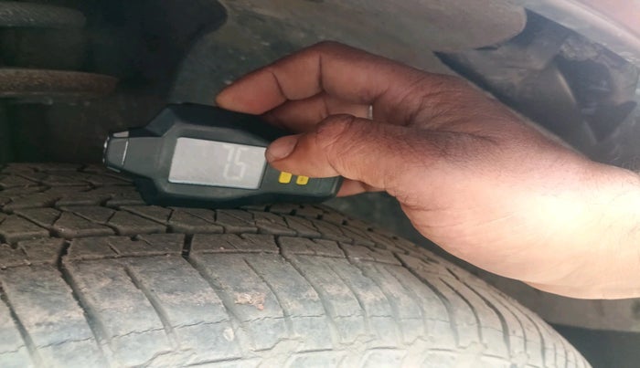 2015 Mahindra XUV500 W10, Diesel, Manual, 1,37,469 km, tyre