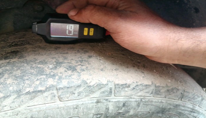 2015 Mahindra XUV500 W10, Diesel, Manual, 1,37,469 km, tyre