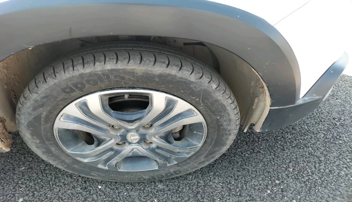 2018 Tata TIAGO NRG PETROL, Petrol, Manual, 32,128 km, tyre