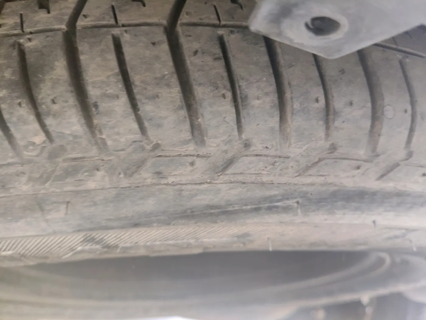 2018 Mahindra XUV500 W10 AT, Diesel, Automatic, 42,545 km, tyre
