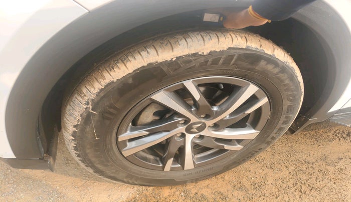 2023 Mahindra XUV700 AX 5 D MT 7 STR, Diesel, Manual, 40,399 km, tyre