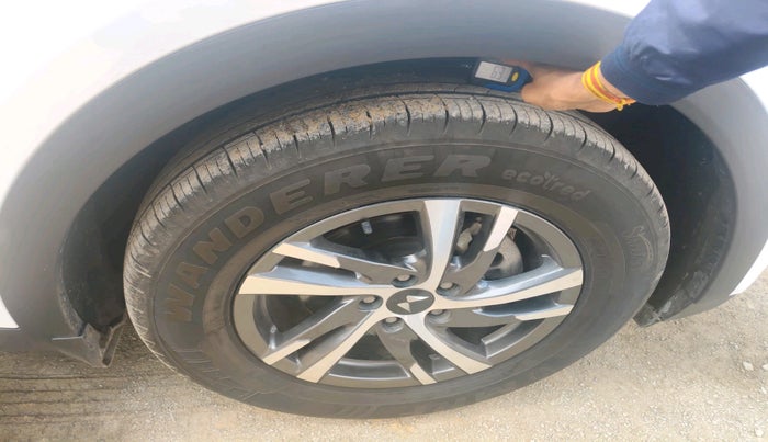 2023 Mahindra XUV700 AX 5 D MT 7 STR, Diesel, Manual, 40,399 km, tyre