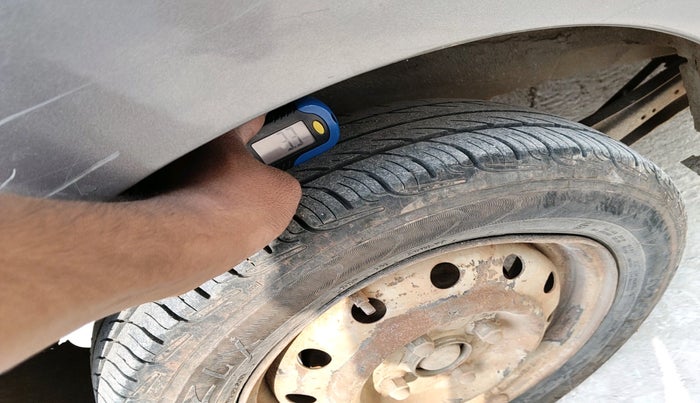 2012 Maruti Wagon R 1.0 LXI CNG, Petrol, Manual, 95,229 km, tyre