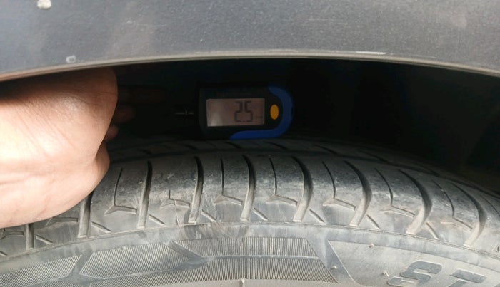 2017 Maruti Ciaz DELTA DIESEL 1.3, Diesel, Manual, 1,46,242 km, tyre