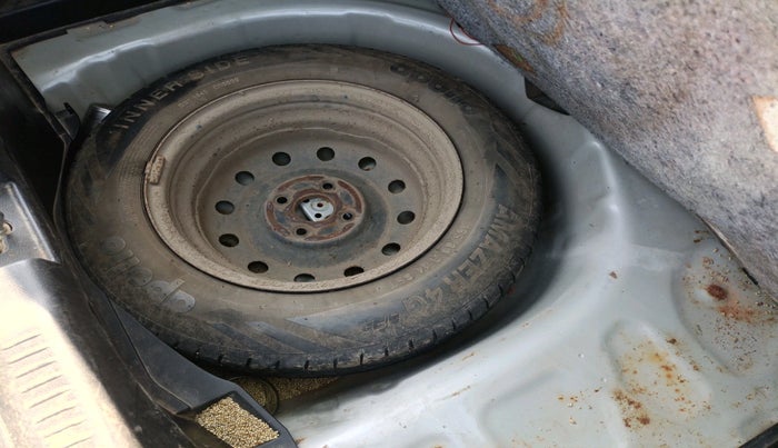 2018 Maruti Swift VXI, Petrol, Manual, 1,08,654 km, tyre