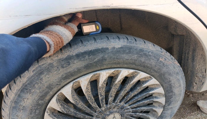 2018 Maruti Swift VXI, Petrol, Manual, 1,08,654 km, tyre