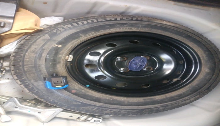 2017 Maruti Dzire VXI, Petrol, Manual, 58,445 km, tyre