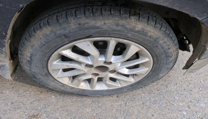 2016 Mahindra Kuv100 K8 D 6 STR, Diesel, Manual, 1,62,846 km, tyre