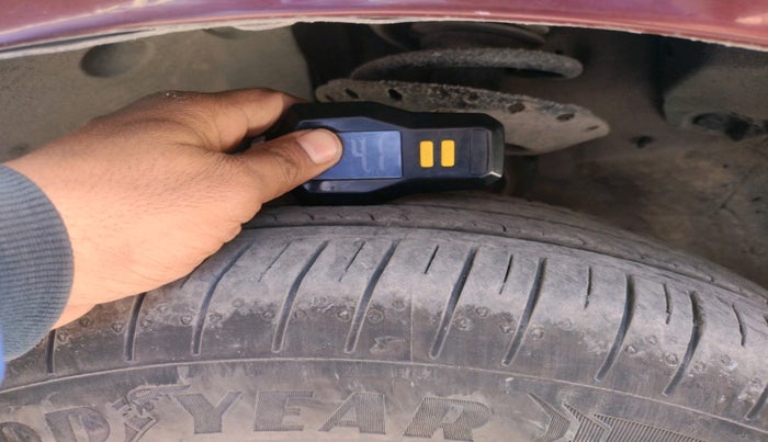 2016 Honda City 1.5L I-VTEC SV, Petrol, Manual, 1,50,550 km, tyre