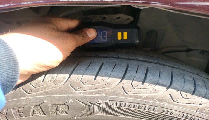 2016 Honda City 1.5L I-VTEC SV, Petrol, Manual, 1,50,550 km, tyre