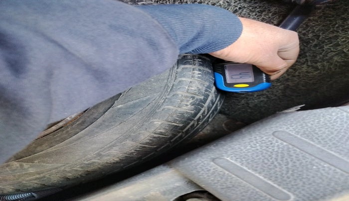 2013 Maruti Wagon R 1.0 LXI, Petrol, Manual, 44,830 km, tyre