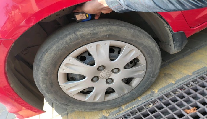 2013 Honda Brio S MT, Petrol, Manual, 67,589 km, tyre