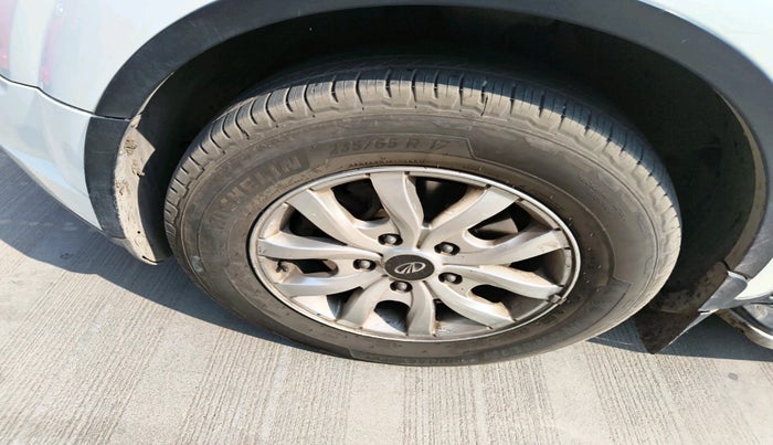 2018 Mahindra XUV500 W10 AT, Diesel, Automatic, 2,53,637 km, tyre