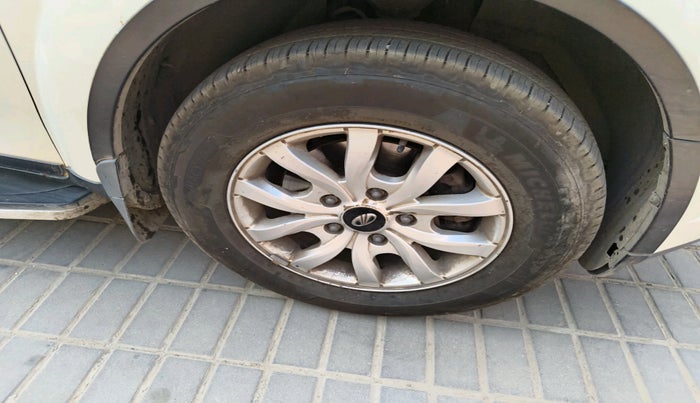 2018 Mahindra XUV500 W10 AT, Diesel, Automatic, 2,53,637 km, tyre