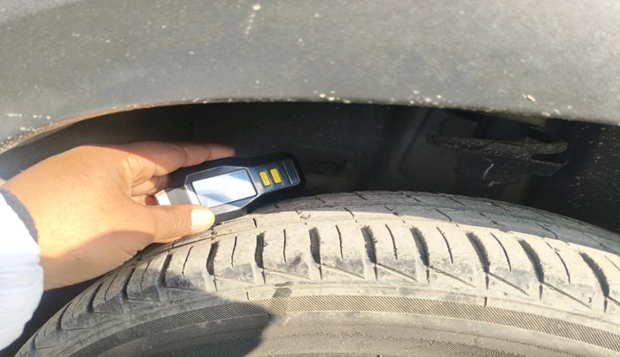 2021 Renault Kwid RXT 1.0 (O), Petrol, Manual, 38,315 km, tyre