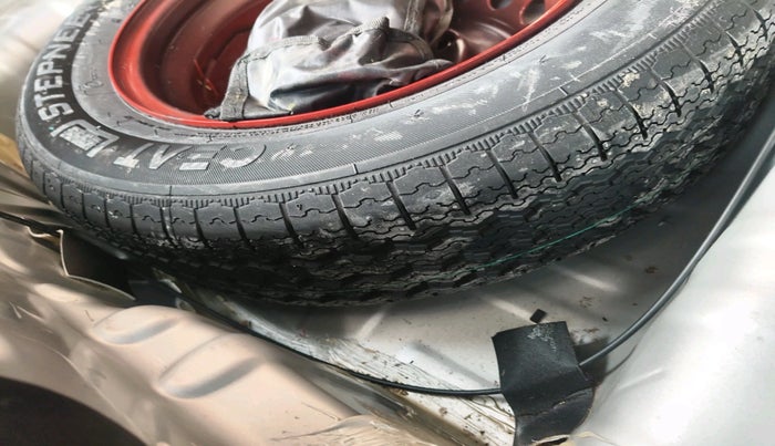 2021 Renault Kwid RXT 1.0 (O), Petrol, Manual, 38,315 km, tyre