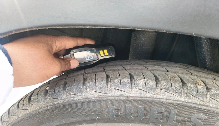 2021 Renault Kwid RXT 1.0 (O), Petrol, Manual, 38,315 km, tyre