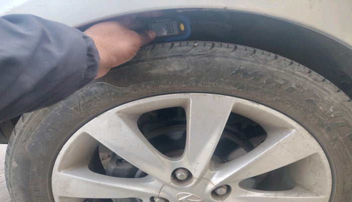 2011 Hyundai Verna FLUIDIC 1.6 VTVT SX, Petrol, Manual, 2,07,481 km, tyre