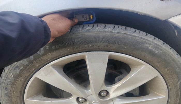 2011 Hyundai Verna FLUIDIC 1.6 VTVT SX, Petrol, Manual, 2,07,481 km, tyre