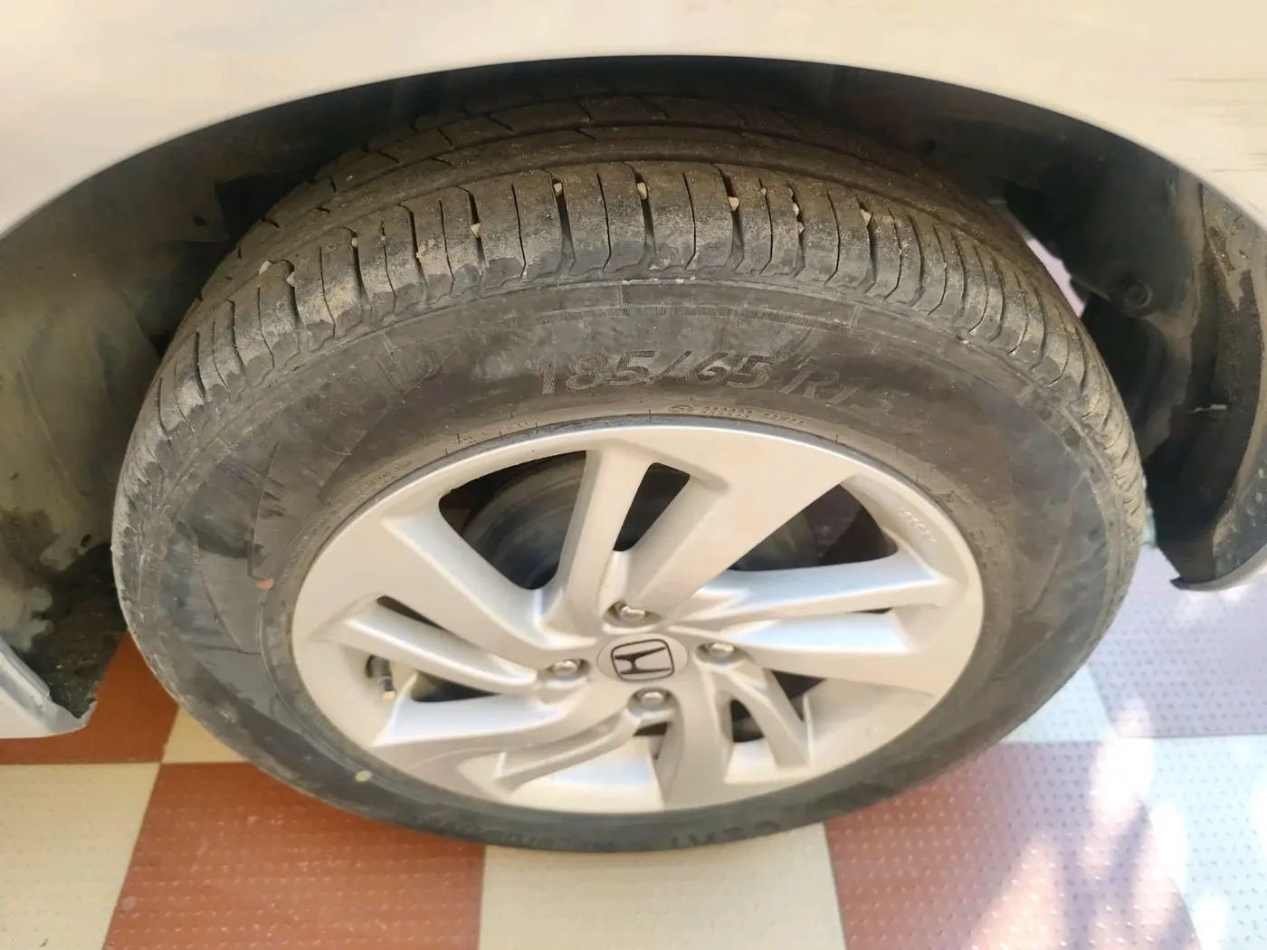 2015 Honda Jazz 1.2L I-VTEC V AT, Petrol, Automatic, 46,509 km, tyre