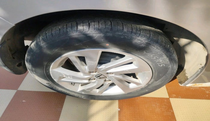 2015 Honda Jazz 1.2L I-VTEC V AT, Petrol, Automatic, 46,509 km, tyre