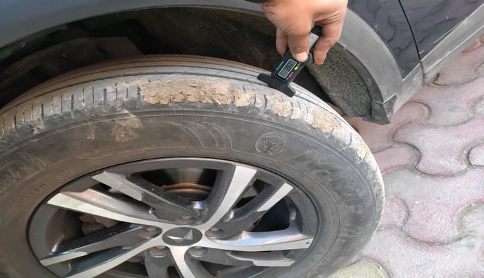 2022 Mahindra XUV700 MX D MT 5 STR, Diesel, Manual, 65,052 km, tyre