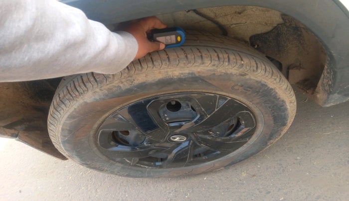 2023 Tata PUNCH ADVENTURE MT, Petrol, Manual, 17,874 km, tyre