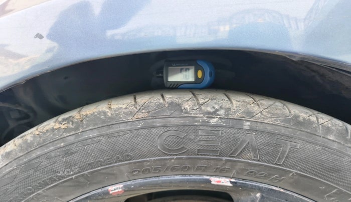 2014 Hyundai New Elantra 1.6 S MT DIESEL, Diesel, Manual, 1,43,553 km, tyre