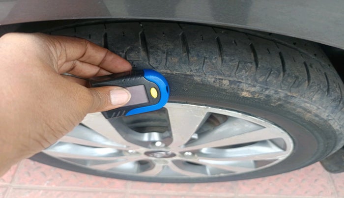 2015 Hyundai Verna FLUIDIC 1.6 CRDI S(O) 4S, Diesel, Manual, 1,24,985 km, tyre