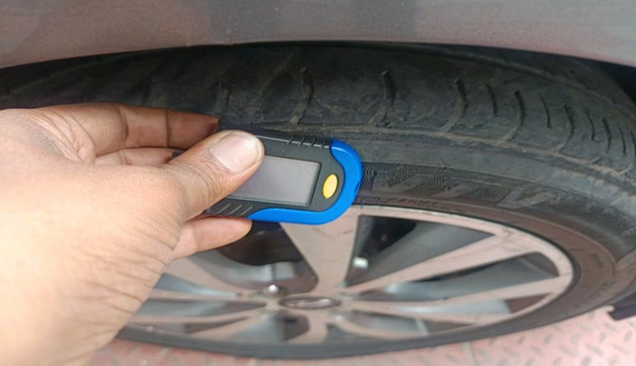 2015 Hyundai Verna FLUIDIC 1.6 CRDI S(O) 4S, Diesel, Manual, 1,24,985 km, tyre