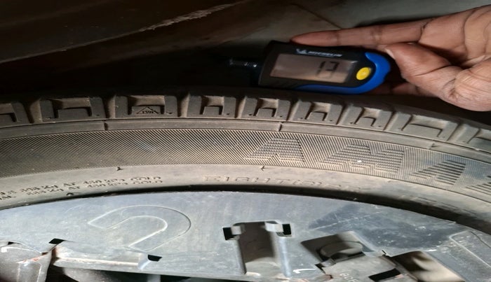 2011 Hyundai i10 SPORTZ 1.2 AT, Petrol, Automatic, 1,02,741 km, tyre