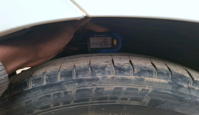 2011 Hyundai i10 SPORTZ 1.2 AT, Petrol, Automatic, 1,02,741 km, tyre