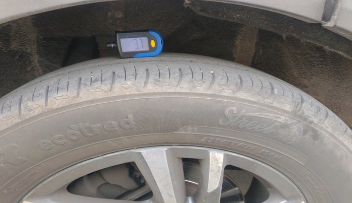 2022 Mahindra XUV700 AX 5 D AT 7 STR, Diesel, Automatic, 52,813 km, tyre